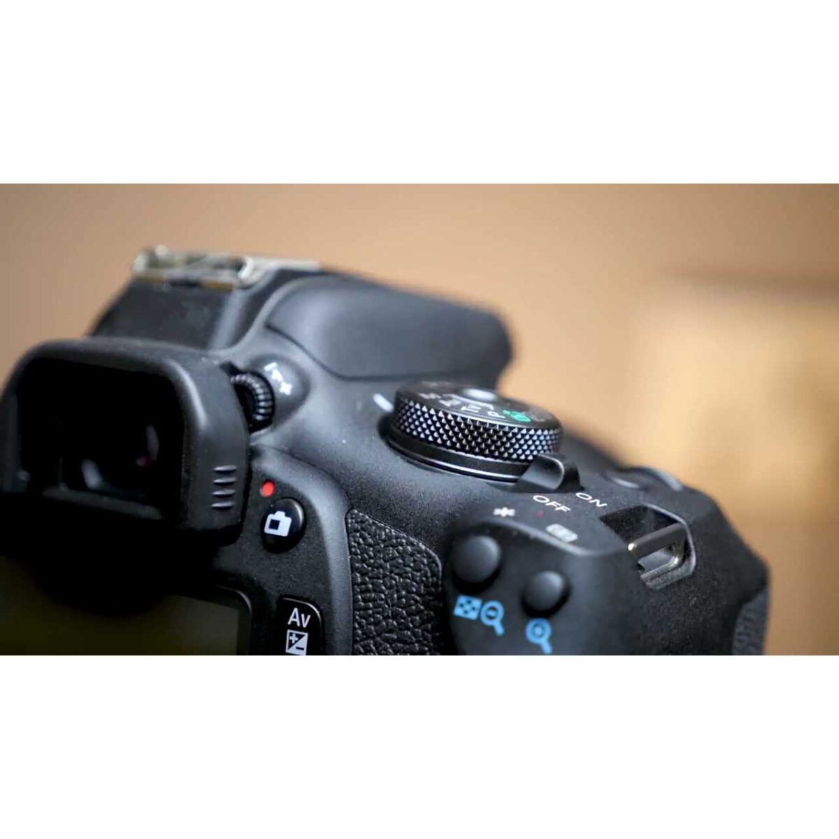 دوربین دیجیتال کانن مدل EOS 1500D به همراه لنز 18-55 میلی متر IS II