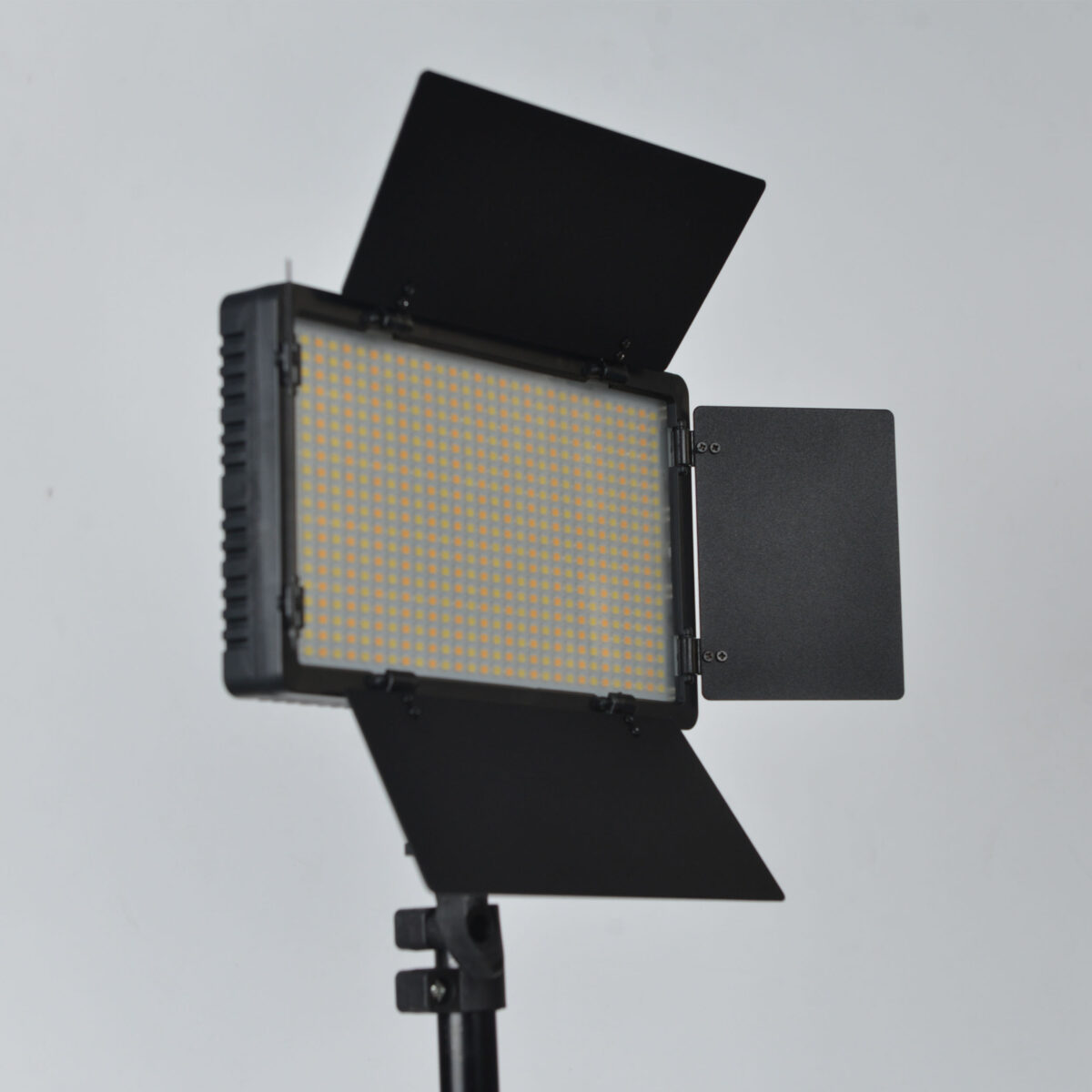 نور ثابت ال ای دی مدل Pro LED 600